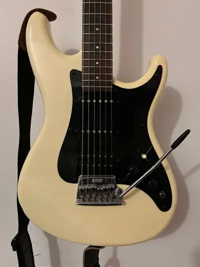 Terrific vintage Ibanez on offer. Has the single coil sound you know and love, plus the beef of a br...