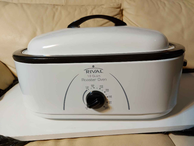 Rival 18 quart Roaster Oven in Microwaves & Cookers in London