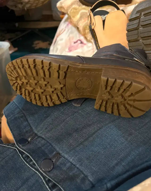 Like new used for 6hours Bueno Boots in genuine leather navy blu in Women's - Shoes in Nanaimo - Image 4