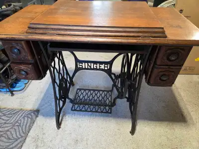 Vintage Singer Sewing Machine Table in good condition with 4 drawers. Does not include sewing machin...