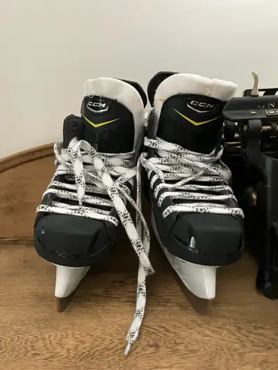 CCM Tacks 3052 Junior Hockey Skates Size 3, View more
