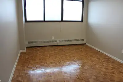 Private room for rent. Pool, Sauna, Gym. Wifi and cable included. $850 monthly