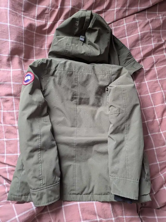 Canada Goose Parka Size XS in Women's - Tops & Outerwear in City of Toronto - Image 3