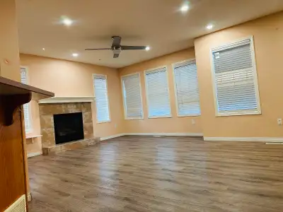 Private room for rent (80 Plaza NE) **Only for girls**