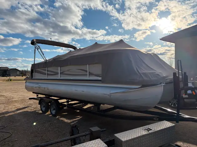 2001 Premiere Elite 24’ Tritoon in Powerboats & Motorboats in Edmonton - Image 2