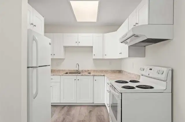 Pet-Friendly 2BR Townhouse with New Flooring & In-Unit Laundry in Long Term Rentals in Vernon - Image 7