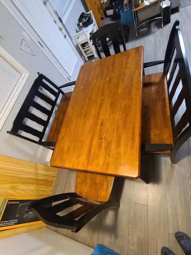 Dinning table and chair in Dining Tables & Sets in City of Halifax - Image 2