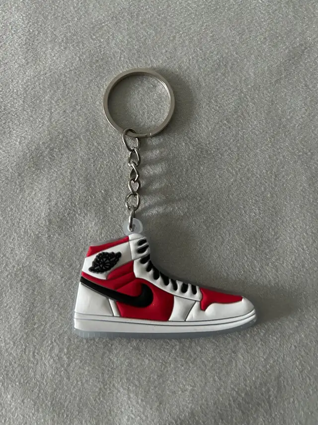 Air Jordan 1 Keychain 2D Red/White in Men's Shoes in Markham / York Region - Image 2