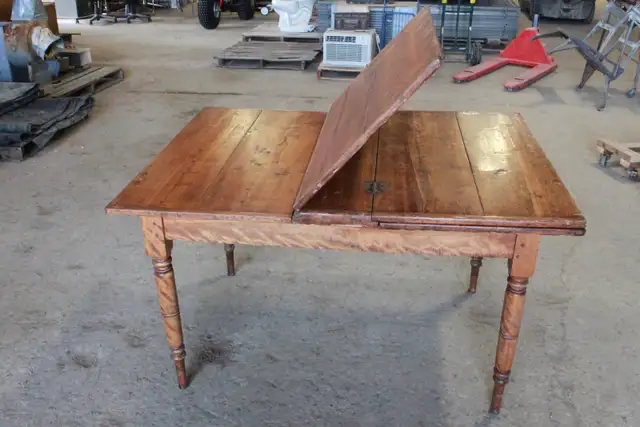Butterfly Table in Dining Tables & Sets in Kitchener / Waterloo - Image 6