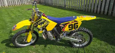 Suzuki RM250 2005, It runs good, and it's ready to ride. It comes with a lot of extras. Comes with s...