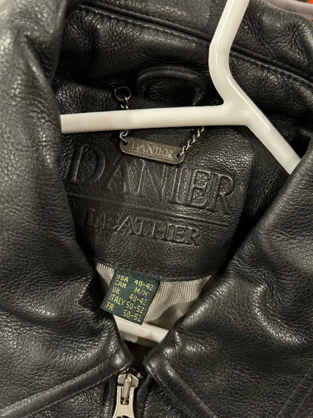 Danier Mens Leather Jacket in Men's in Kitchener / Waterloo - Image 4