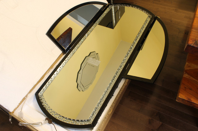 LED Mirrored Makeup Vanity Bluetooth in Dressers & Wardrobes in Oshawa / Durham Region - Image 4