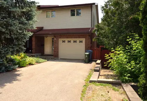 PLEASE SEND AN INFORMATIVE EMAIL. Spotless 1452 sqft townhouse walking to downtown, 3 huge bedrooms,...
