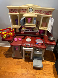 Step 2 kitchen play set with accessories 