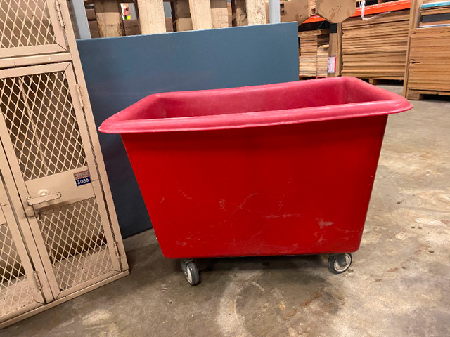 Used Rolling Tote Bin in Other Business & Industrial in Burnaby/New Westminster - Image 2