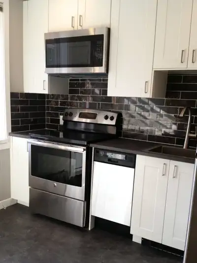 3Bed 2Bath House w Garage - steps from Kildonan Park! - Aug 1