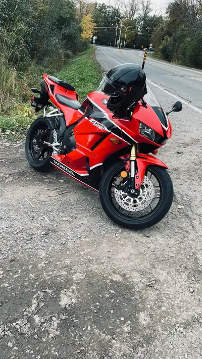 Beautiful CBR 600RR Don’t have time to ride. Never drop no accident. Comes with accessories and Yash...