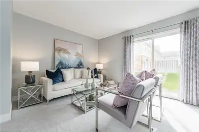Clairfields Dr W and Gordon St,  3 Bedroom Town House, Pets Ok
