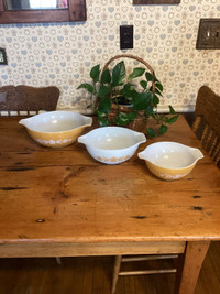 Pyrex vintage mixing bowls  , set of three