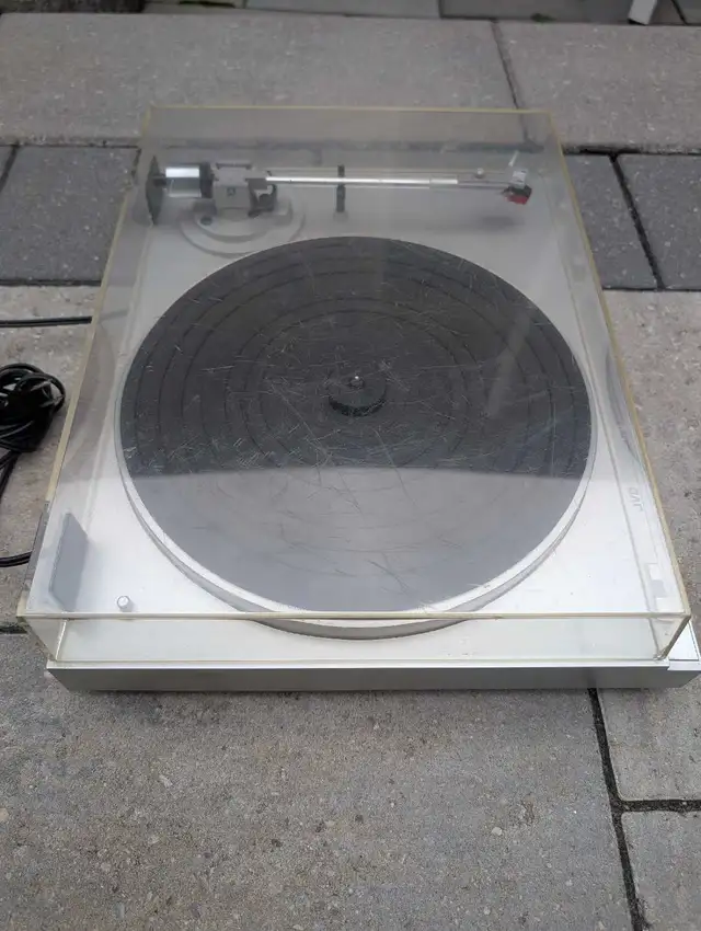 VINTAGE JVC MODEL L-A21 TURNTABLE - Tested in Stereo Systems & Home Theatre in Markham / York Region - Image 6