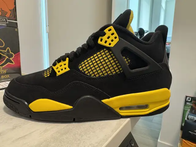 Air Jordan 4 Retro - Thunder (2023) in Men's Shoes in Calgary - Image 2