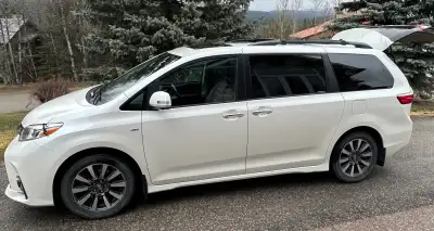 Reduced! 2018 Toyota Sienna Limited AWD