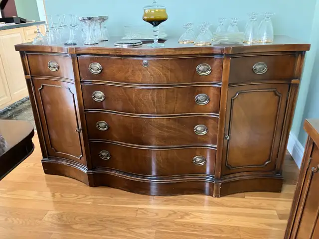 Gorgeous dining room set mahogany set ,dining table with two  le in Dining Tables & Sets in Markham / York Region - Image 3