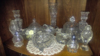 Meuble buffet antique + cristal + vaisselle 5$ et +