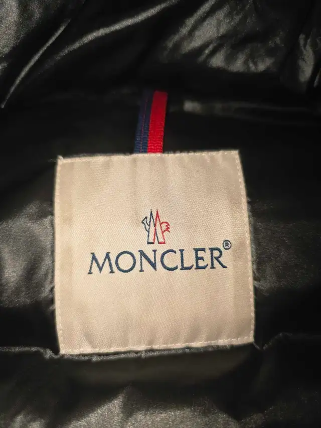 Moncler Puffer Jacket in Kids & Youth in Ottawa - Image 3