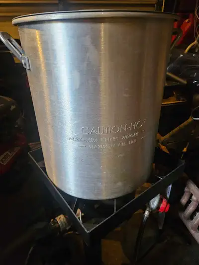 Used Turkey Fryer All parts and instructions included