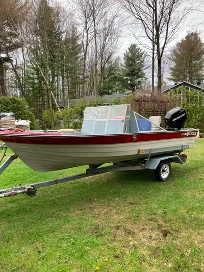 Bateau Cadormat 16 pieds comprenant un moteur Mercury 40 HP ,4 temps, vivier, console, ancre,réservo...