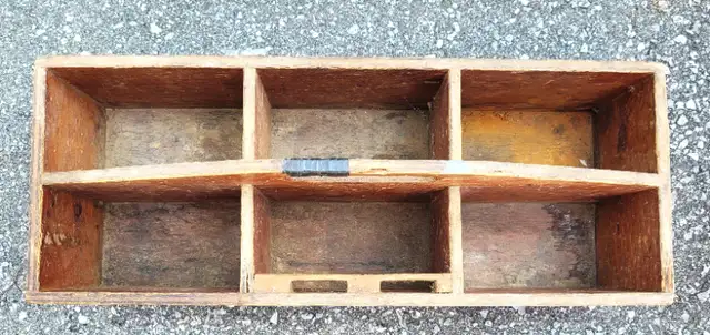 Vintage Wooden Carpenter's Toolbox / Tote in Tool Storage & Benches in Oshawa / Durham Region - Image 5