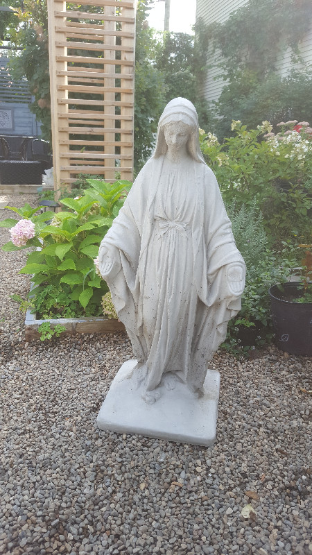 Statue de la Vierge Marie pour le jardin / Large Virgin Mary dans Décoration extérieure  à Ville de Montréal - Image 2