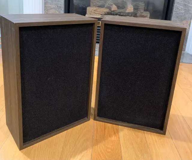 Vintage Bookshelf Speakers in Speakers in Markham / York Region - Image 7