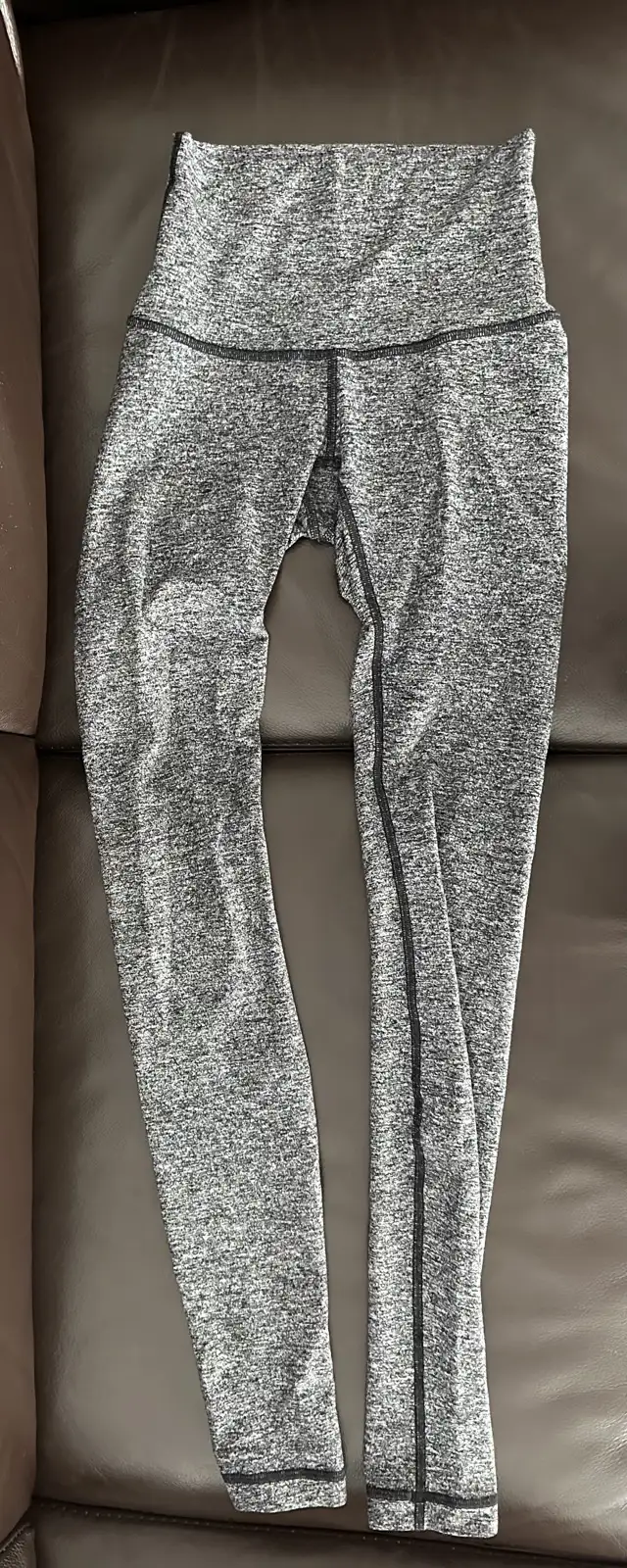 Lululemon Leggings Women’s XS in Women's - Bottoms in Oakville / Halton Region - Image 4