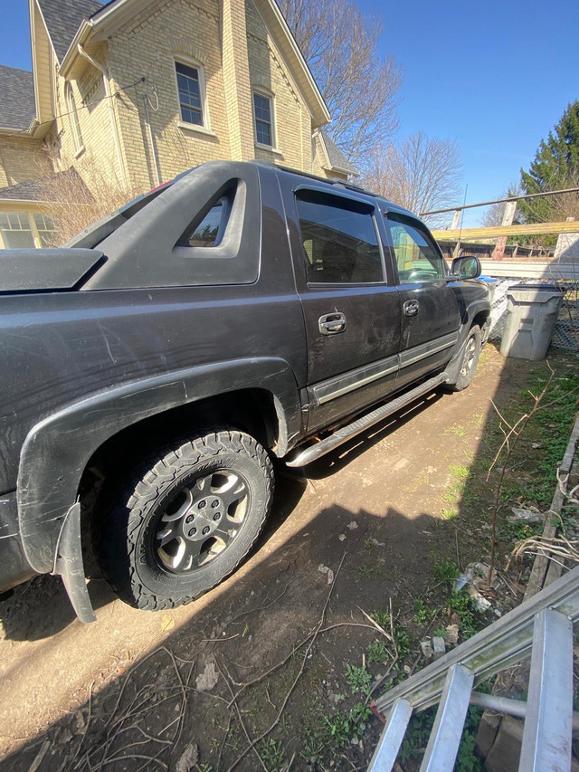Chevy Avalanche 2005 in Cars & Trucks in Stratford