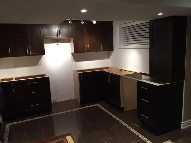 Kitchen Cabinets and countertops63234578786433124