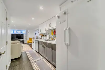 A clean and cozy fully furnished basement unit located in the beautiful and quiet city of Aurora, On...