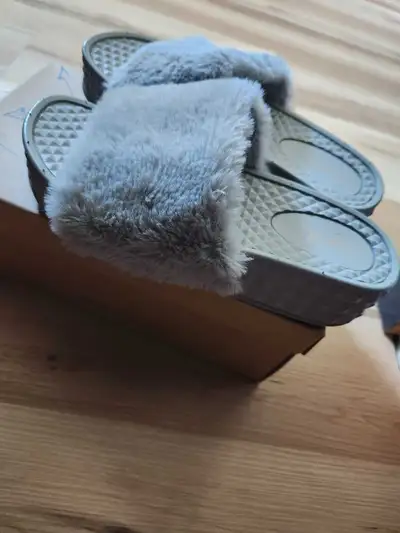 Cupid Ladies Fuzzy Platform Slippers, View more