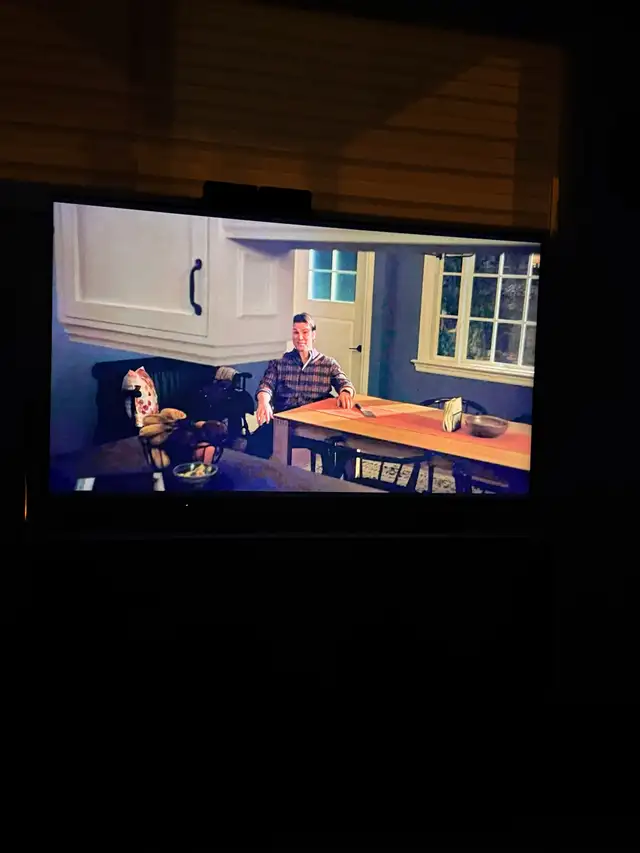 Samsung 65" QLED 4K Smart TV (QN65Q60TAF) - Like New in TVs in Ottawa - Image 4