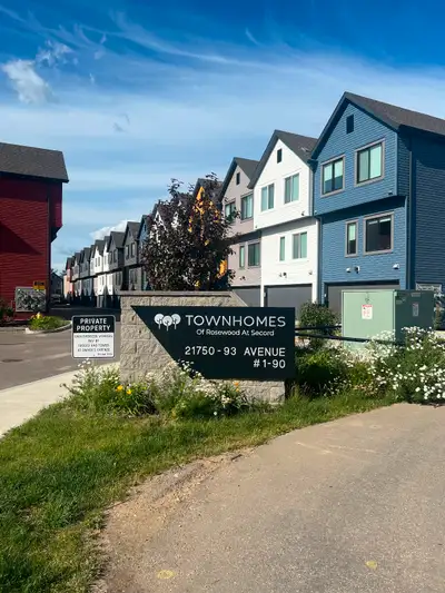For rent 3 bedroom+ den corner, pond facing townhome in West Edm