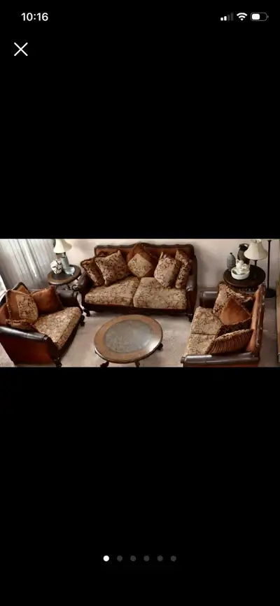 Add a touch of timeless elegance to your living room with this beautifully crafted, used sofa set, w...