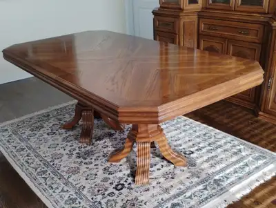 Table de salle à manger Classic Solid Wood Dining Table & Chairs, View more