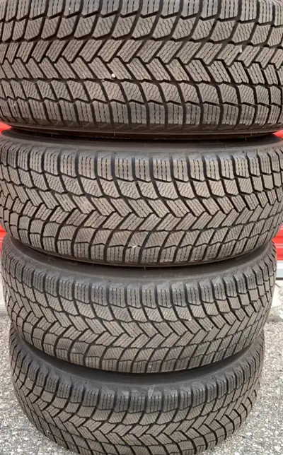 EXCELLENT COND 4 x 215/65/16 MICHLINE XICE WINTER TIRES $650 CAME OFF 2022 BUICK ENCORE 90% TREAD LE...