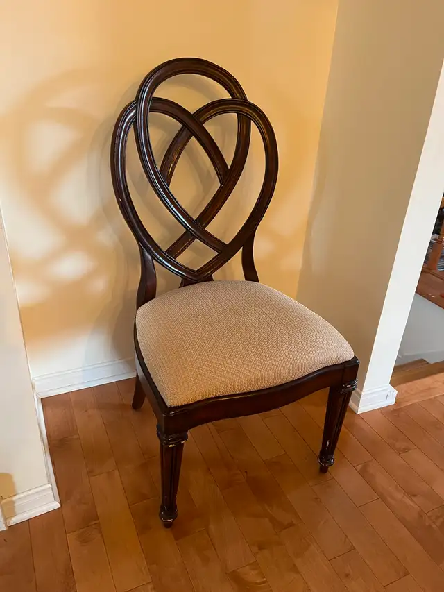 Dinning Room Chairs; Like New; Hooker furniture! Moving!!!62865712459395121