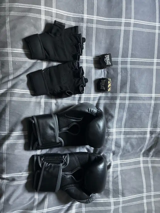 Everlast Boxing and MMA gloves in Other in Kingston - Image 3