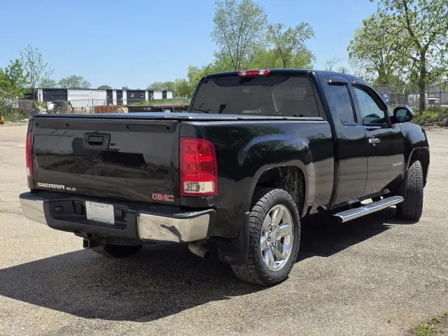 2013 GMC Sierra 1500 SLE Z71 4x4 - 5.3L V8 in Cars & Trucks in Brantford - Image 4