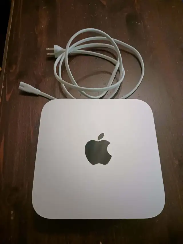 Mac Mini Late 2014 2.6 GHz i5 16GB RAM in Desktop Computers in City of Montréal - Image 2