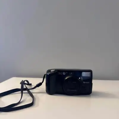 Fuji DL-1000 Zoom date film camera 35mm Drop in loading and pre-winding Multi-AF Red-eye reduction F...