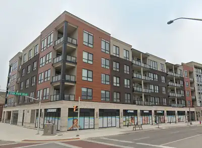 OAKIVLLE CONDO FOR RENT  EXCELLENT LOCATION OAK PARK AREA.
